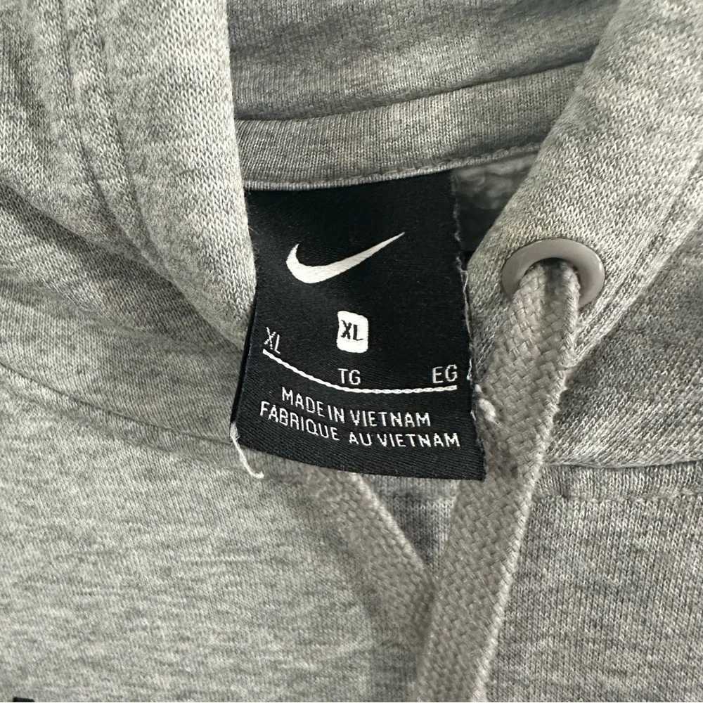 Nike Basketball Hall of Fame Hoodie - Picture 6 of 8